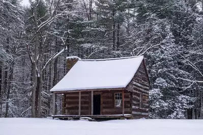Cades Cove cabin in the winter