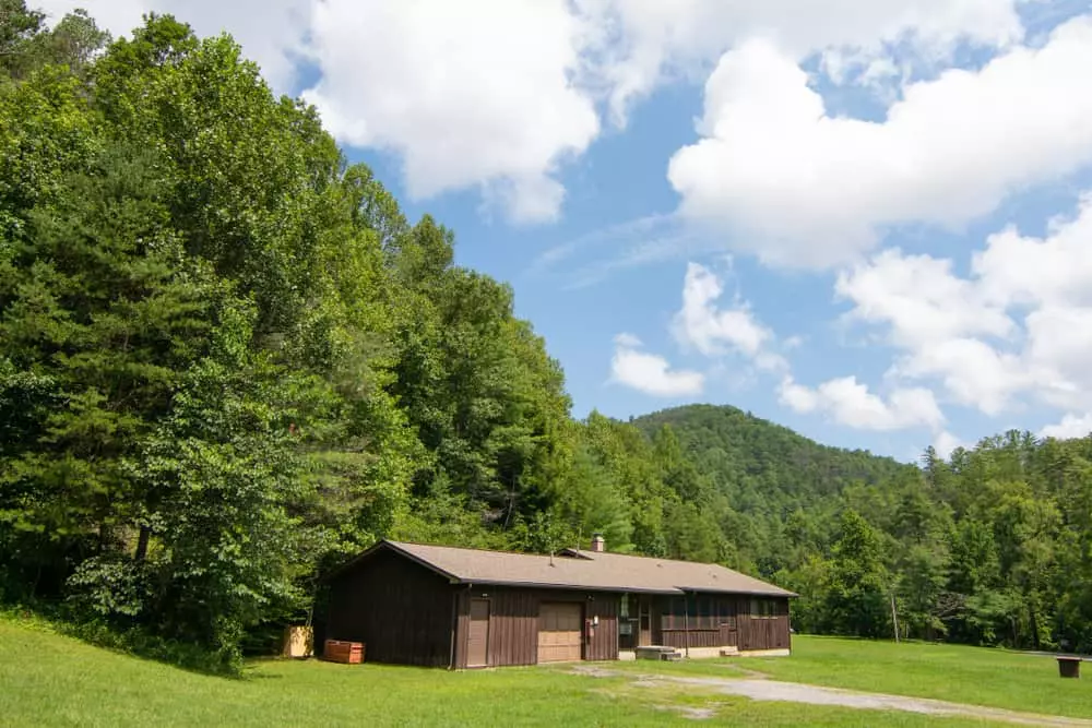 Abrams Creek ranger station near campground