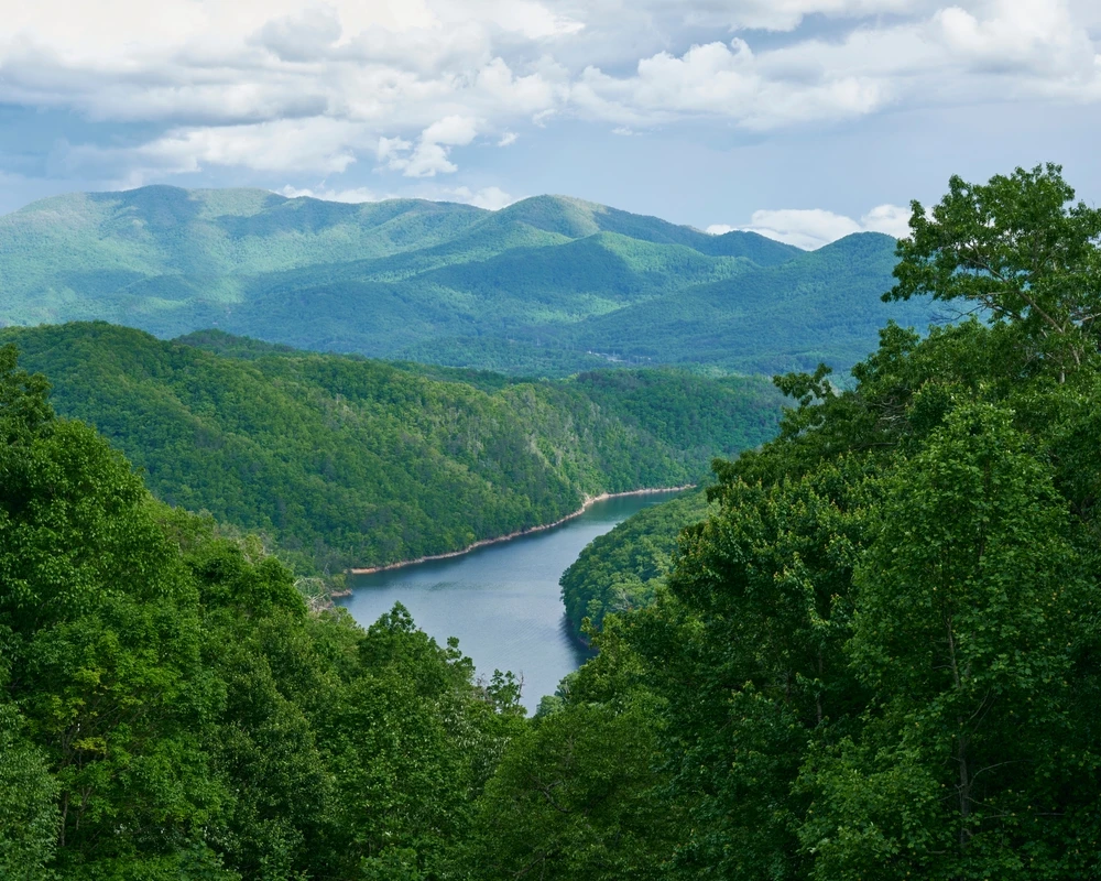 lakeview drive near fontana dam